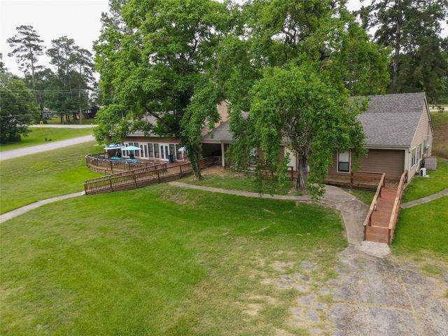940 Cedar Point Drive, Livingston, TX 77351