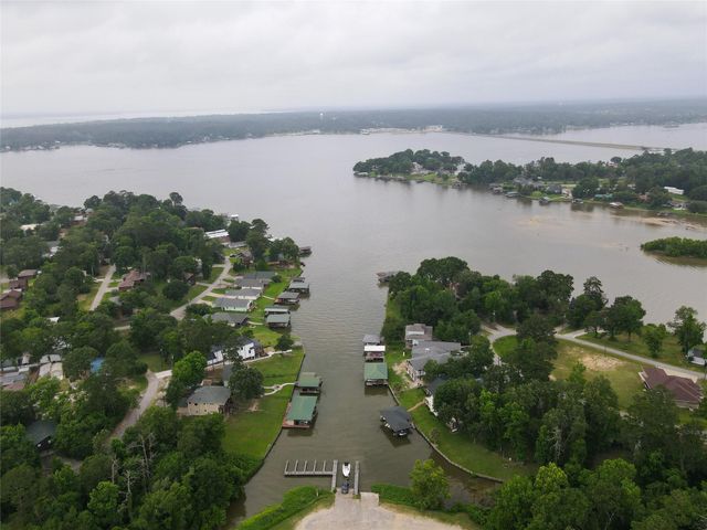 940 Cedar Point Drive, Livingston, TX 77351