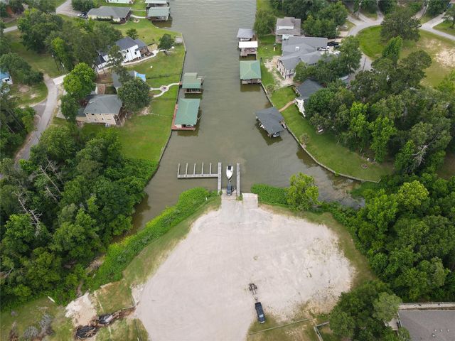 940 Cedar Point Drive, Livingston, TX 77351