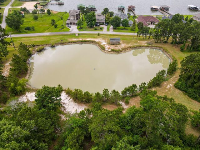 940 Cedar Point Drive, Livingston, TX 77351