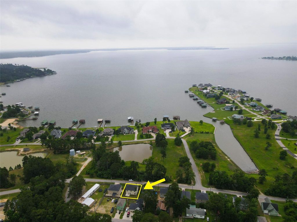 940 Cedar Point Drive, Livingston, TX 77351