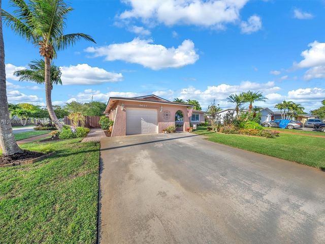 9621 NW 8th St, Pembroke Pines, FL 33024