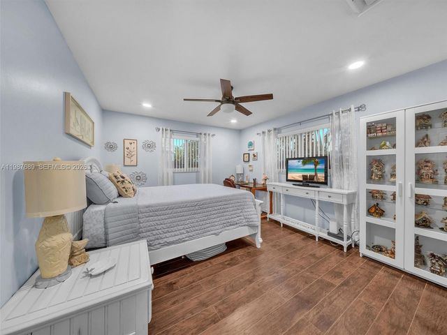 9621 NW 8th St, Pembroke Pines, FL 33024