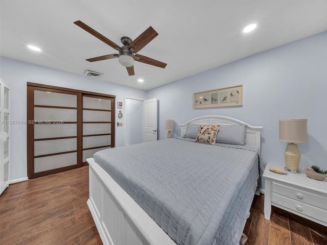 9621 NW 8th St, Pembroke Pines, FL 33024