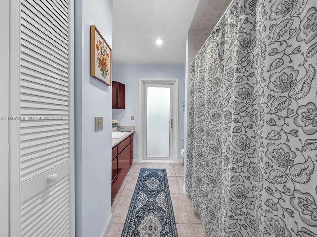 9621 NW 8th St, Pembroke Pines, FL 33024