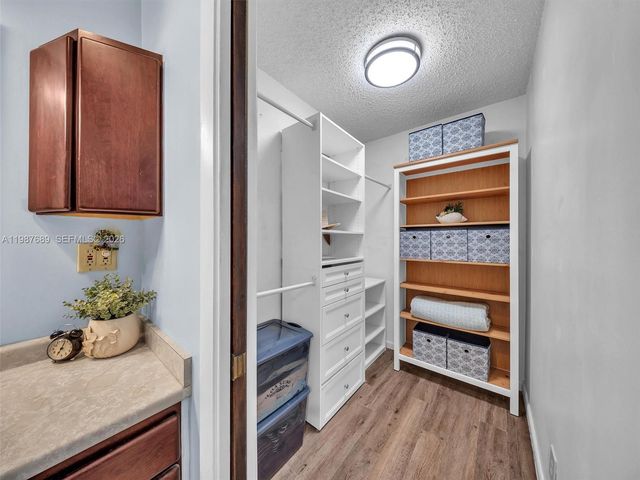 9621 NW 8th St, Pembroke Pines, FL 33024