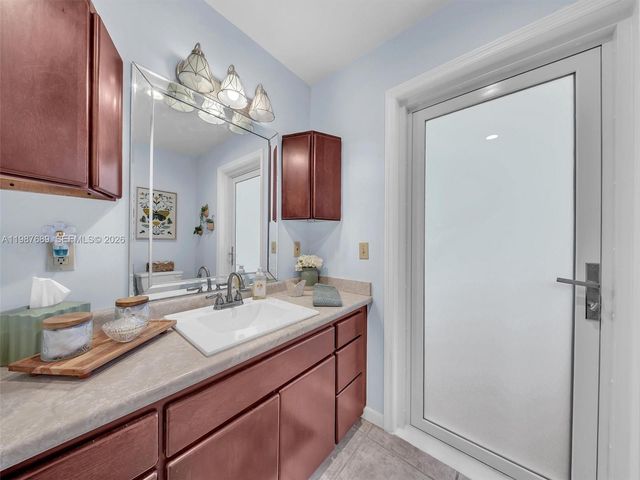 9621 NW 8th St, Pembroke Pines, FL 33024