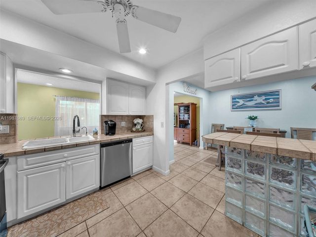 9621 NW 8th St, Pembroke Pines, FL 33024