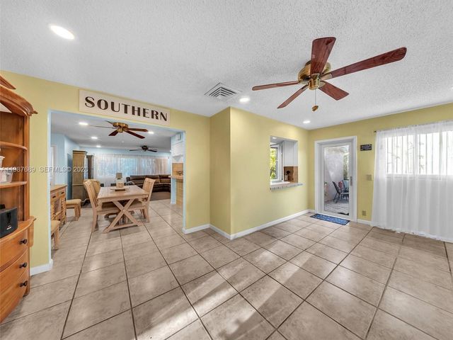 9621 NW 8th St, Pembroke Pines, FL 33024