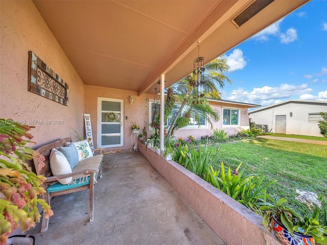 9621 NW 8th St, Pembroke Pines, FL 33024