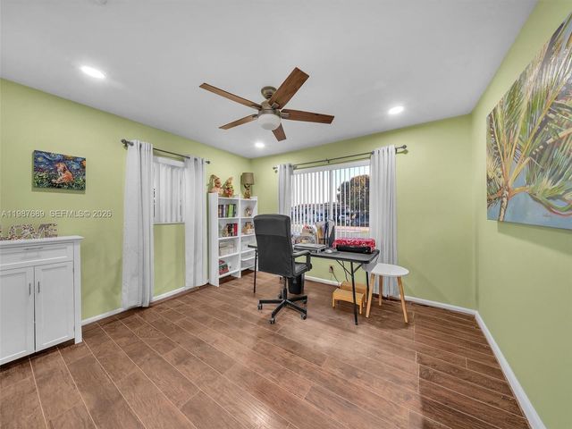 9621 NW 8th St, Pembroke Pines, FL 33024