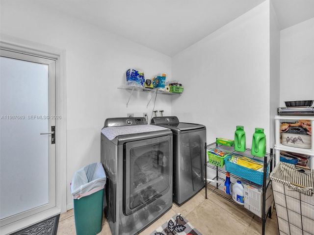 9621 NW 8th St, Pembroke Pines, FL 33024