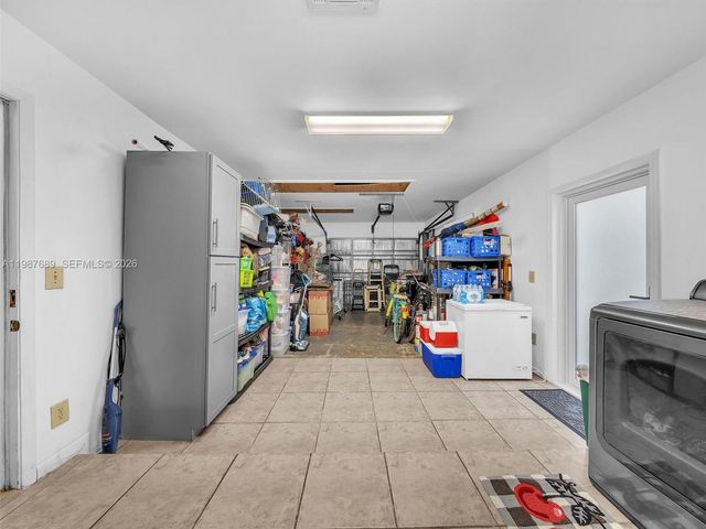 9621 NW 8th St, Pembroke Pines, FL 33024