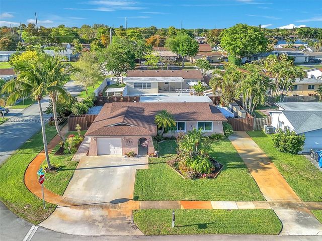 9621 NW 8th St, Pembroke Pines, FL 33024