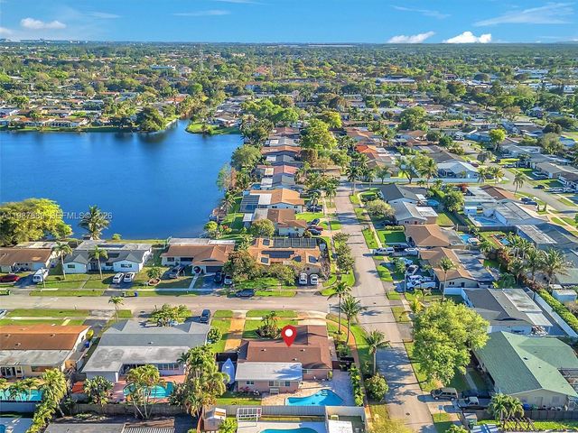 9621 NW 8th St, Pembroke Pines, FL 33024