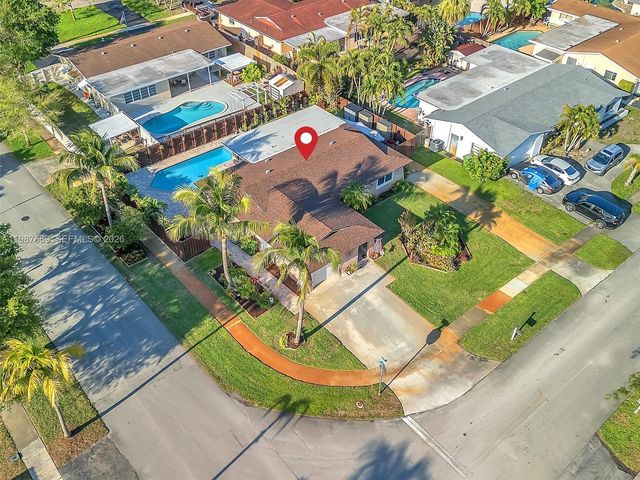 9621 NW 8th St, Pembroke Pines, FL 33024