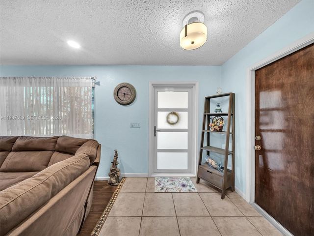 9621 NW 8th St, Pembroke Pines, FL 33024