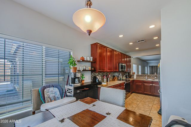 1237 W GREEN TREE Drive, San Tan Valley, AZ 85143