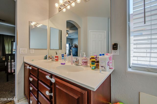 1237 W GREEN TREE Drive, San Tan Valley, AZ 85143