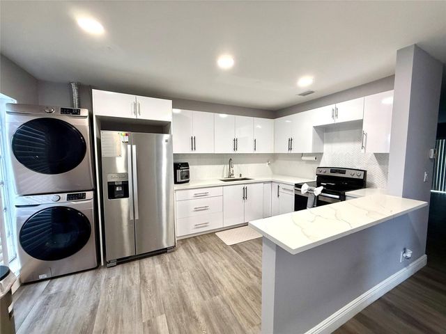 20862 Vinesta Circle 307, Boca Raton, FL 33433