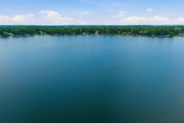 S110W20380 Point Denoon ROAD, Muskego, WI 53150