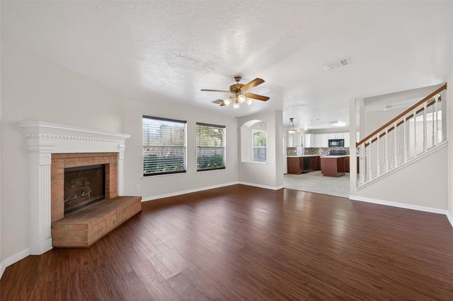 6002 Villa Hills Drive, Houston, TX 77066