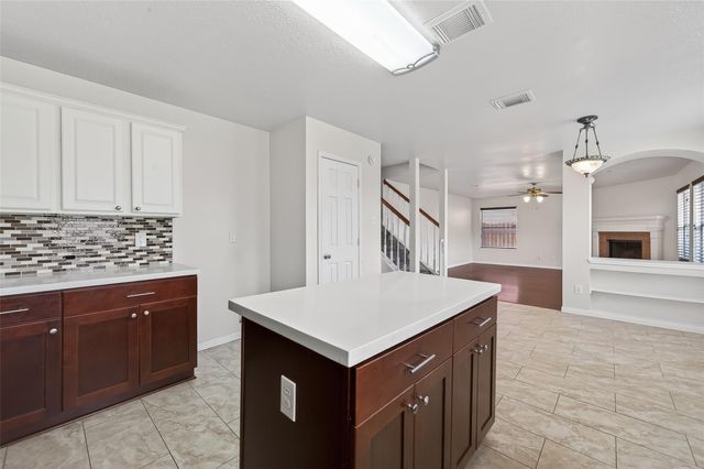 6002 Villa Hills Drive, Houston, TX 77066
