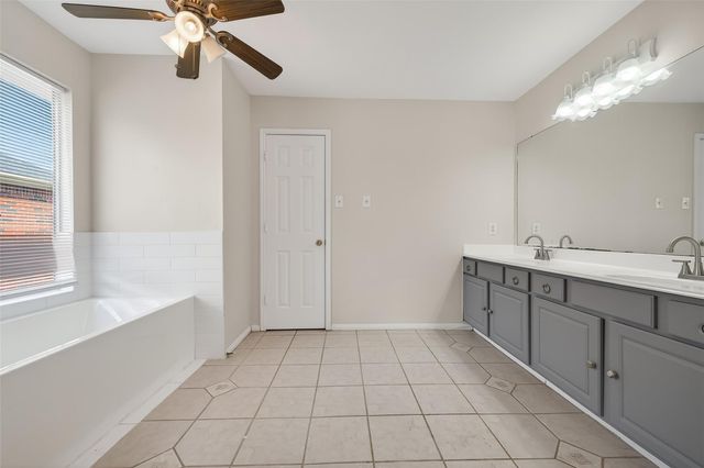 6002 Villa Hills Drive, Houston, TX 77066