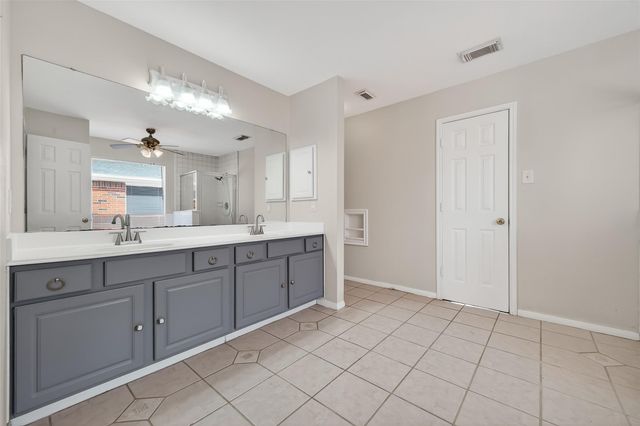 6002 Villa Hills Drive, Houston, TX 77066