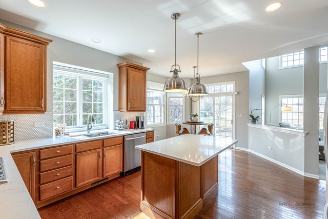 17 Tournament Drive S, Hawthorn Woods, IL 60047