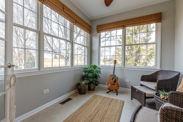 17 Tournament Drive S, Hawthorn Woods, IL 60047