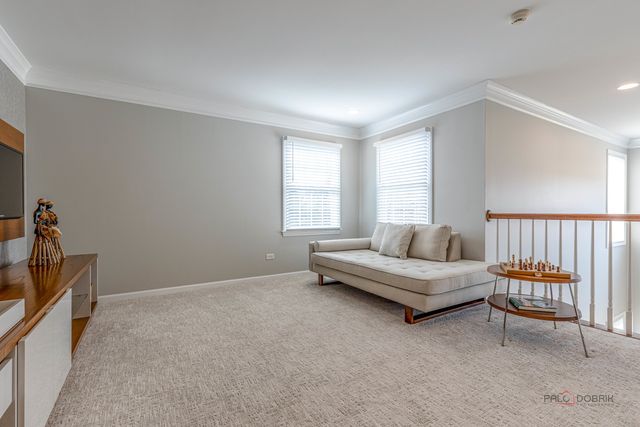 17 Tournament Drive S, Hawthorn Woods, IL 60047