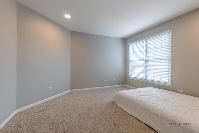 17 Tournament Drive S, Hawthorn Woods, IL 60047