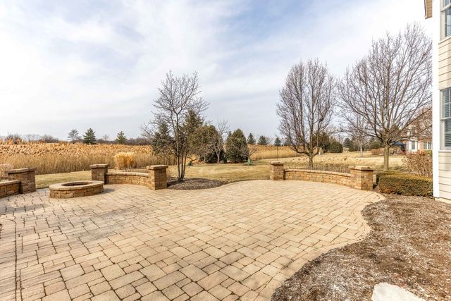 17 Tournament Drive S, Hawthorn Woods, IL 60047
