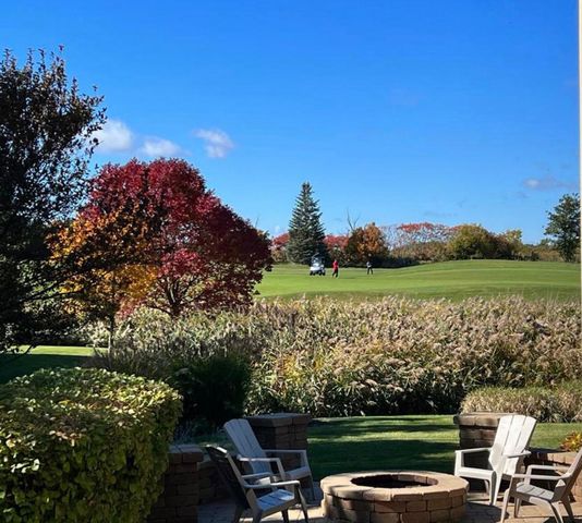 17 Tournament Drive S, Hawthorn Woods, IL 60047