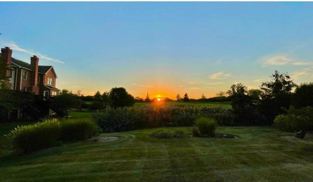 17 Tournament Drive S, Hawthorn Woods, IL 60047