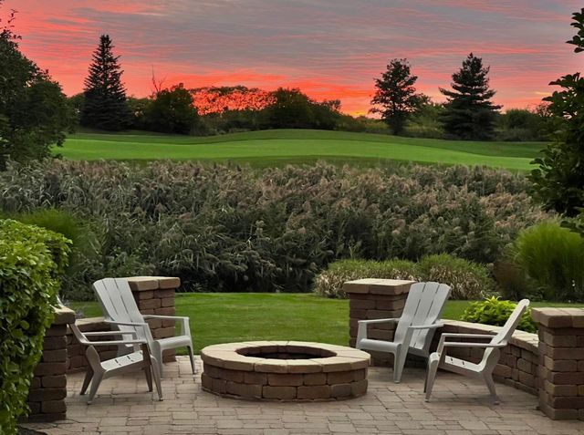 17 Tournament Drive S, Hawthorn Woods, IL 60047