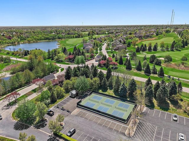 17 Tournament Drive S, Hawthorn Woods, IL 60047