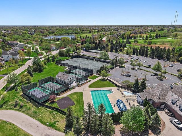 17 Tournament Drive S, Hawthorn Woods, IL 60047