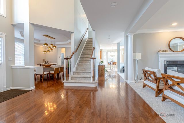 17 Tournament Drive S, Hawthorn Woods, IL 60047