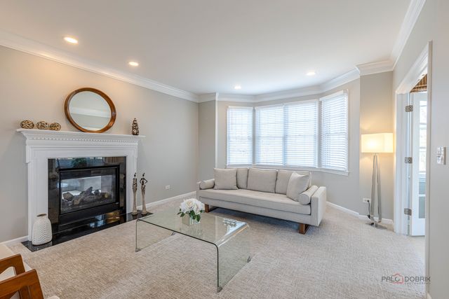 17 Tournament Drive S, Hawthorn Woods, IL 60047