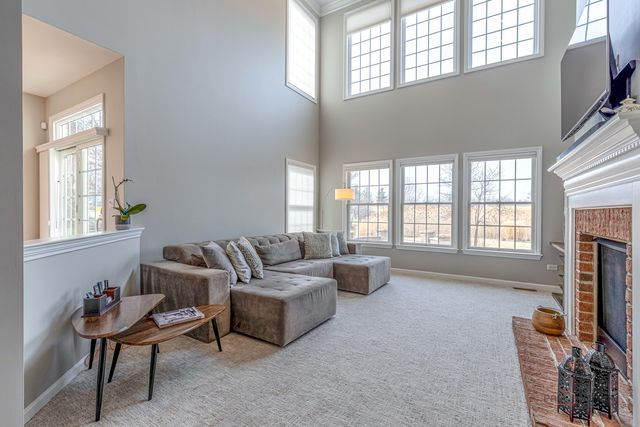 17 Tournament Drive S, Hawthorn Woods, IL 60047