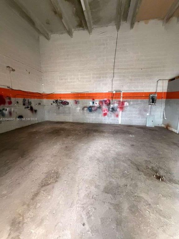 8000 NW 37th Ave 13, Hialeah, FL 33147
