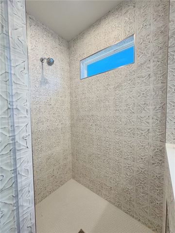 141 Broad Oak Dr, Rockport, TX 78382