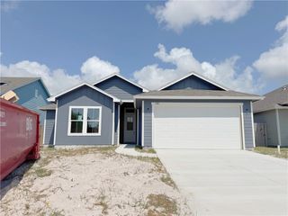 141 Broad Oak Dr, Rockport, TX 78382