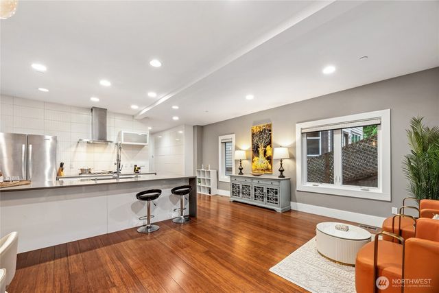 1312 211th Avenue NE, Sammamish, WA 98074