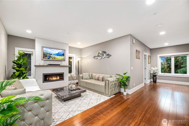 1312 211th Avenue NE, Sammamish, WA 98074