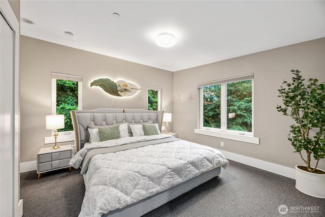 1312 211th Avenue NE, Sammamish, WA 98074