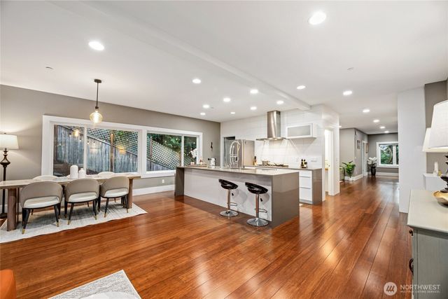 1312 211th Avenue NE, Sammamish, WA 98074