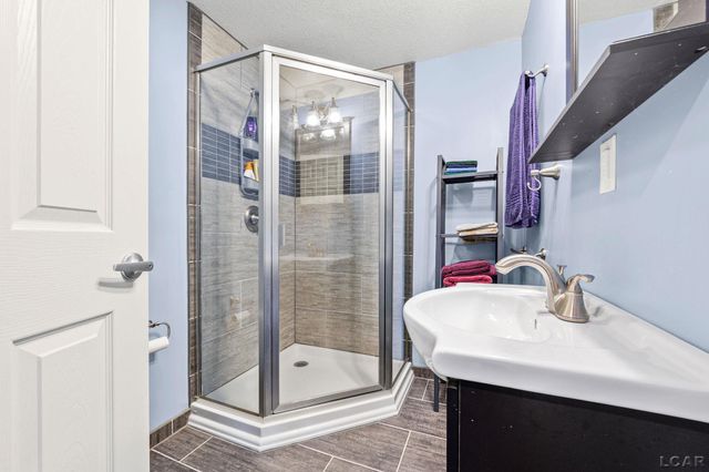 2128 Glenwood Court, Brooklyn, MI 49230